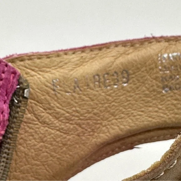 Miz Mooz Flaire Sandals. Size 9 - Picture 9 of 11